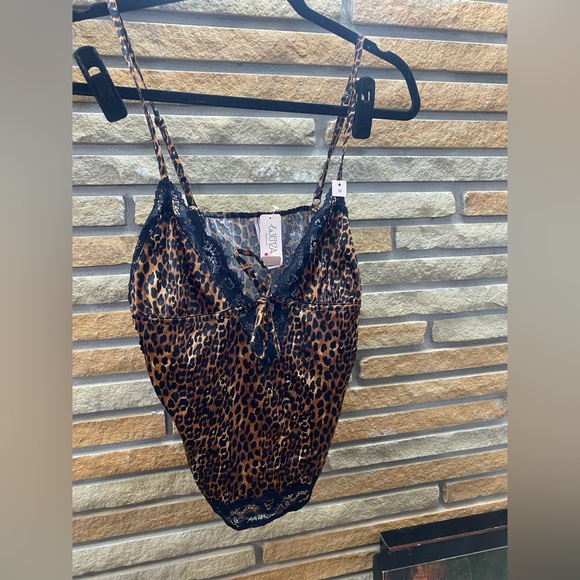 Medium cheetah lace satin sleep set - Picture 3 of 6